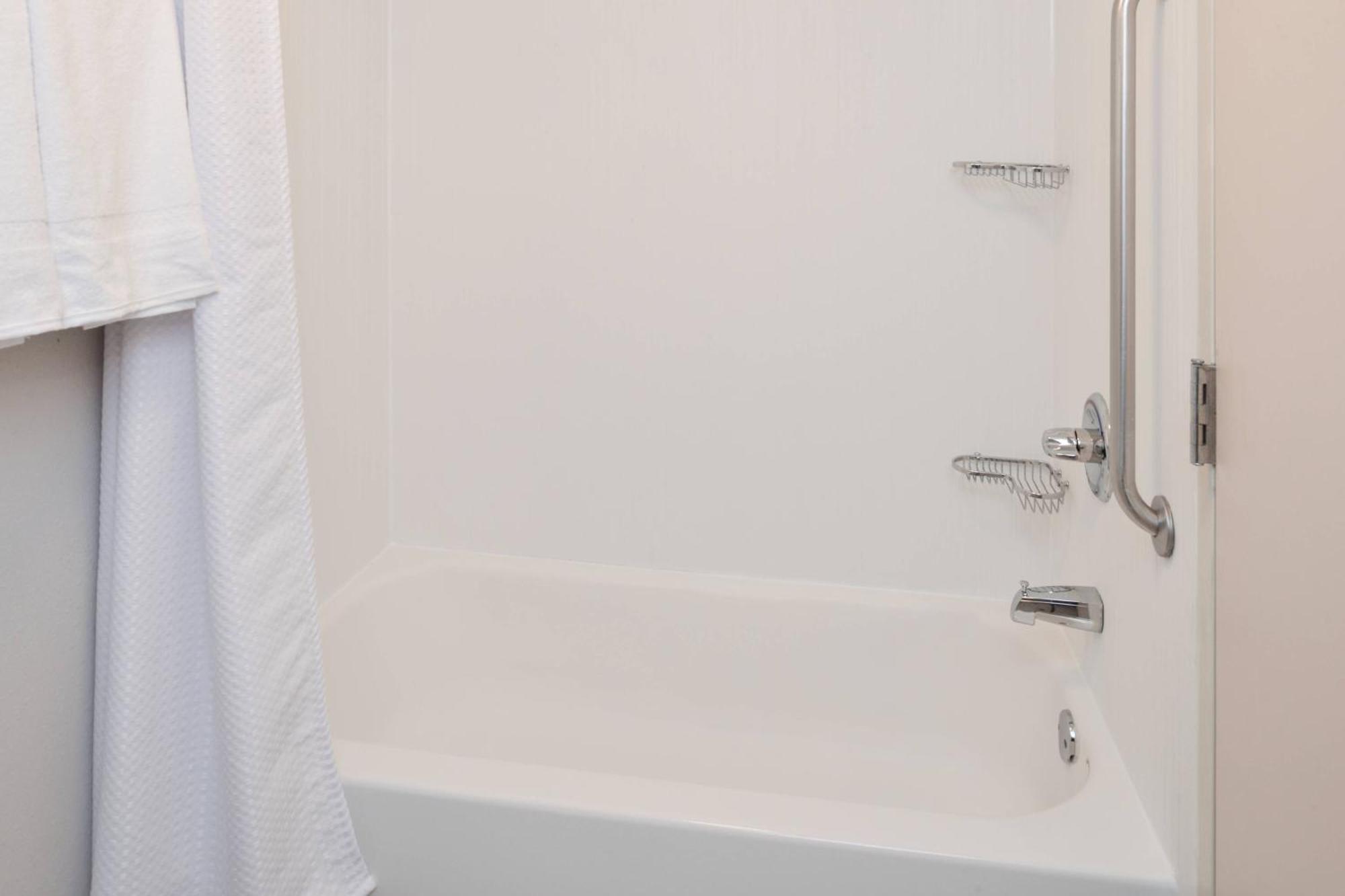 Courtyard By Marriott Milwaukee North/brown Deer 3*