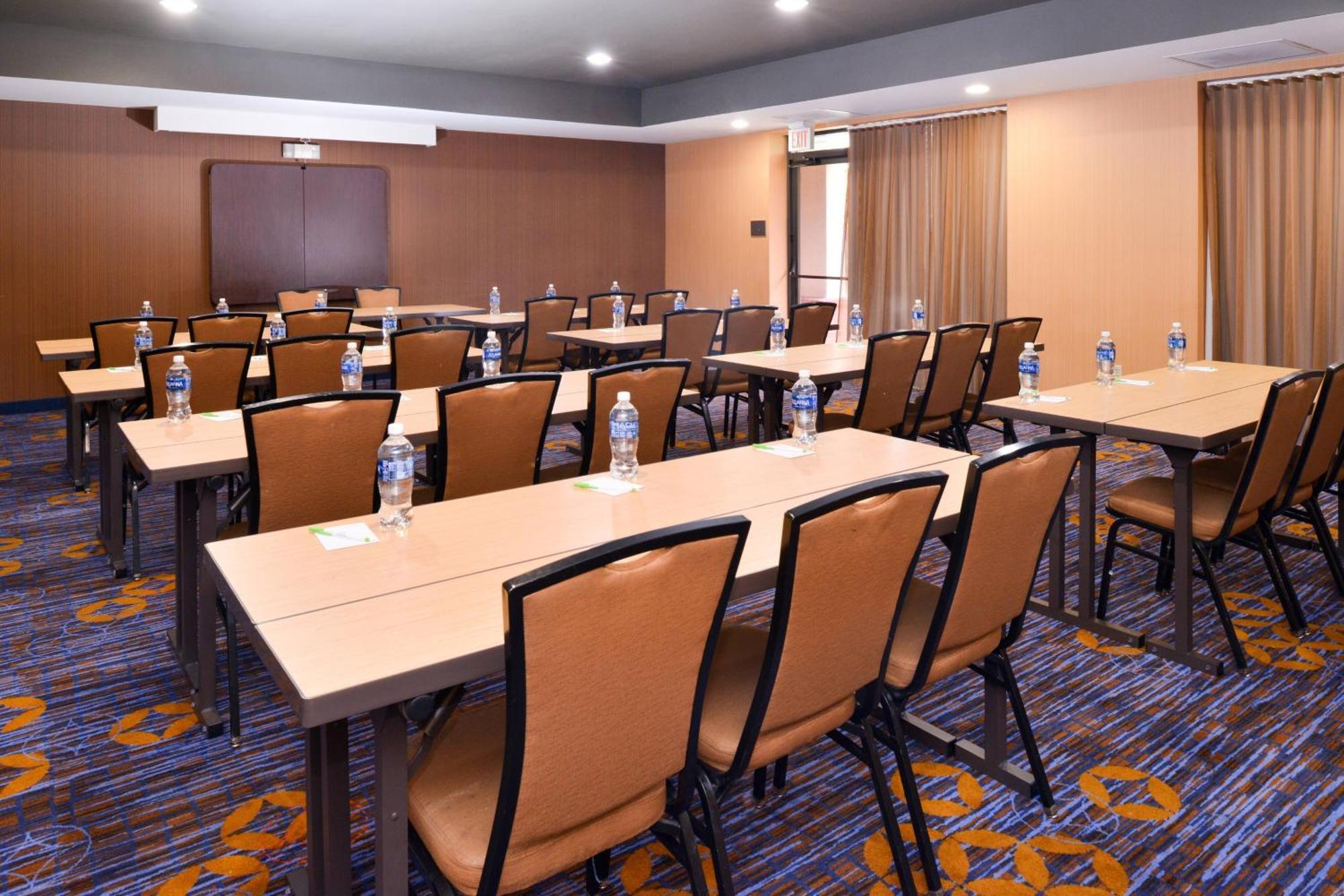 Courtyard By Marriott Milwaukee North/brown Deer Hotel 3*