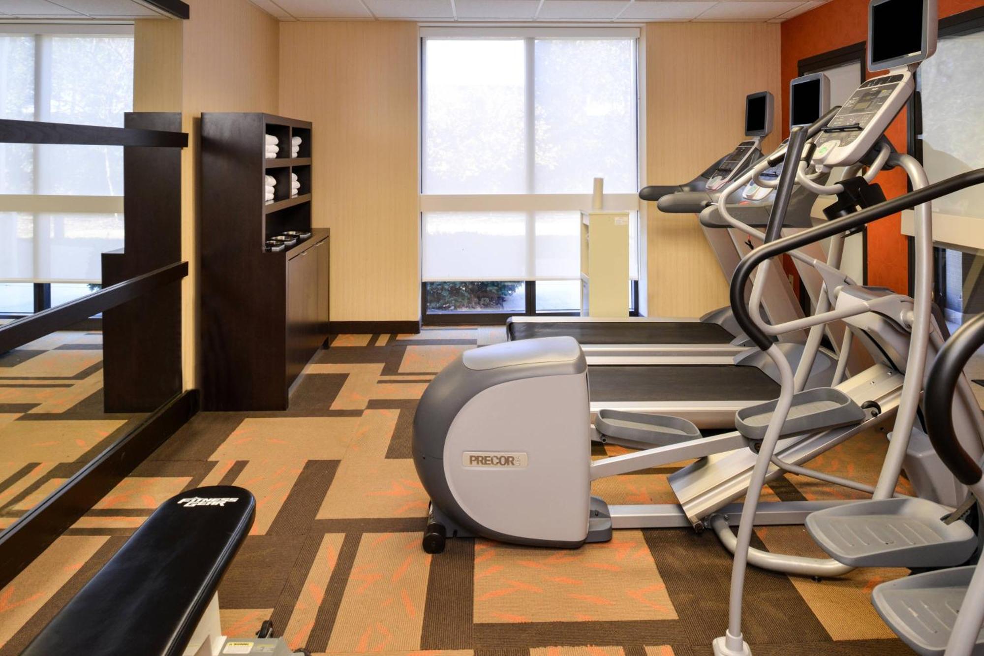 Hotel Courtyard By Marriott Milwaukee North/brown Deer 3*