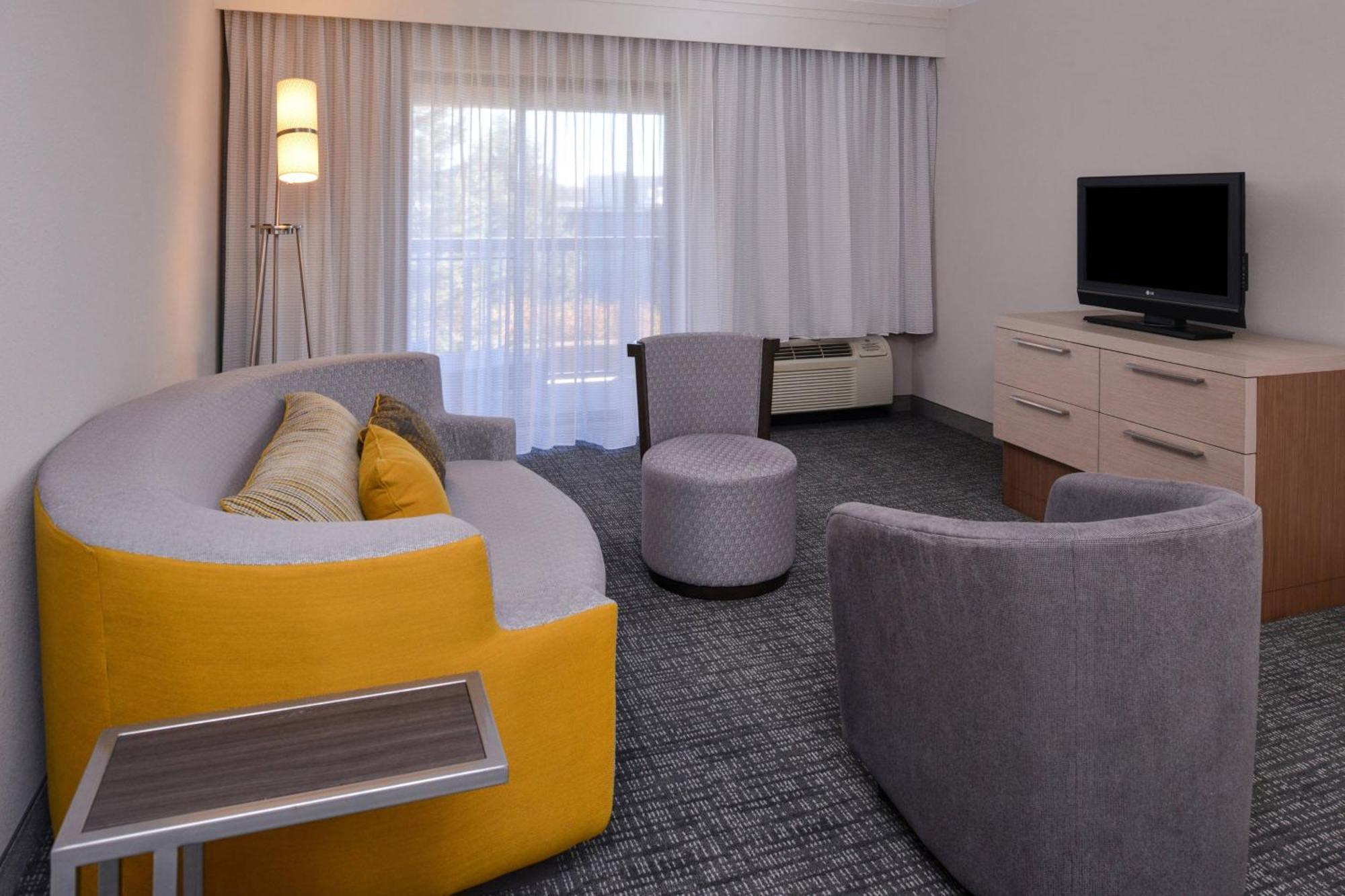 Courtyard By Marriott Milwaukee North/brown Deer Brown Deer