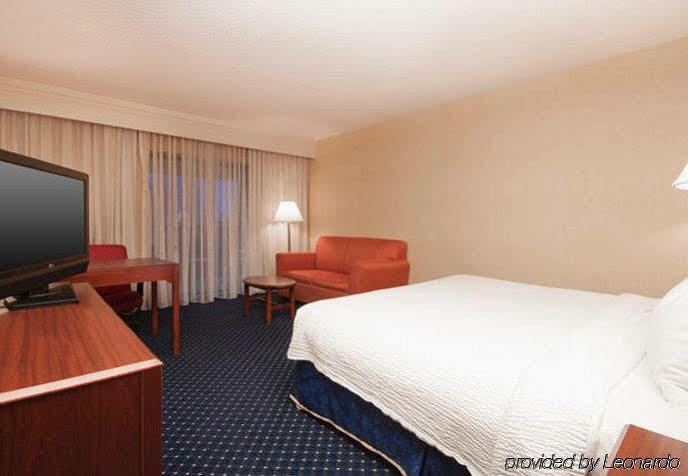 Courtyard By Marriott Milwaukee North/brown Deer Hotel